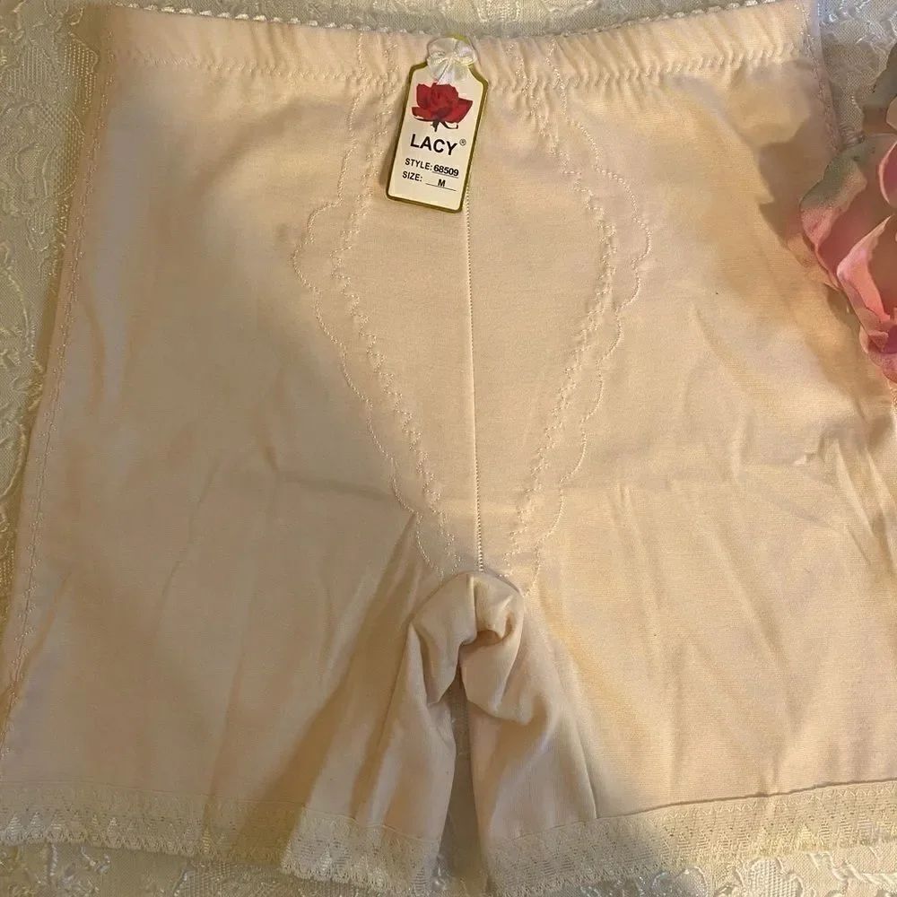 🎀Lacy Assorted Embroidery shorts tummy control - Picture 8 of 11